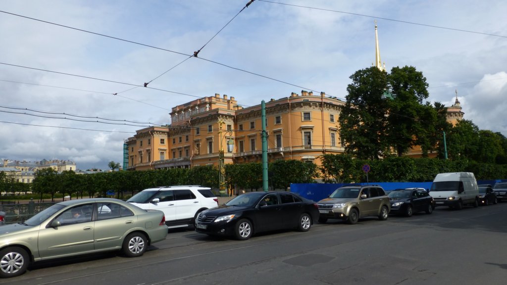 http://www.tonyco.net/pictures/Russia/StPetersburg/Ulicite_kanalite_metroto/photo192.jpg