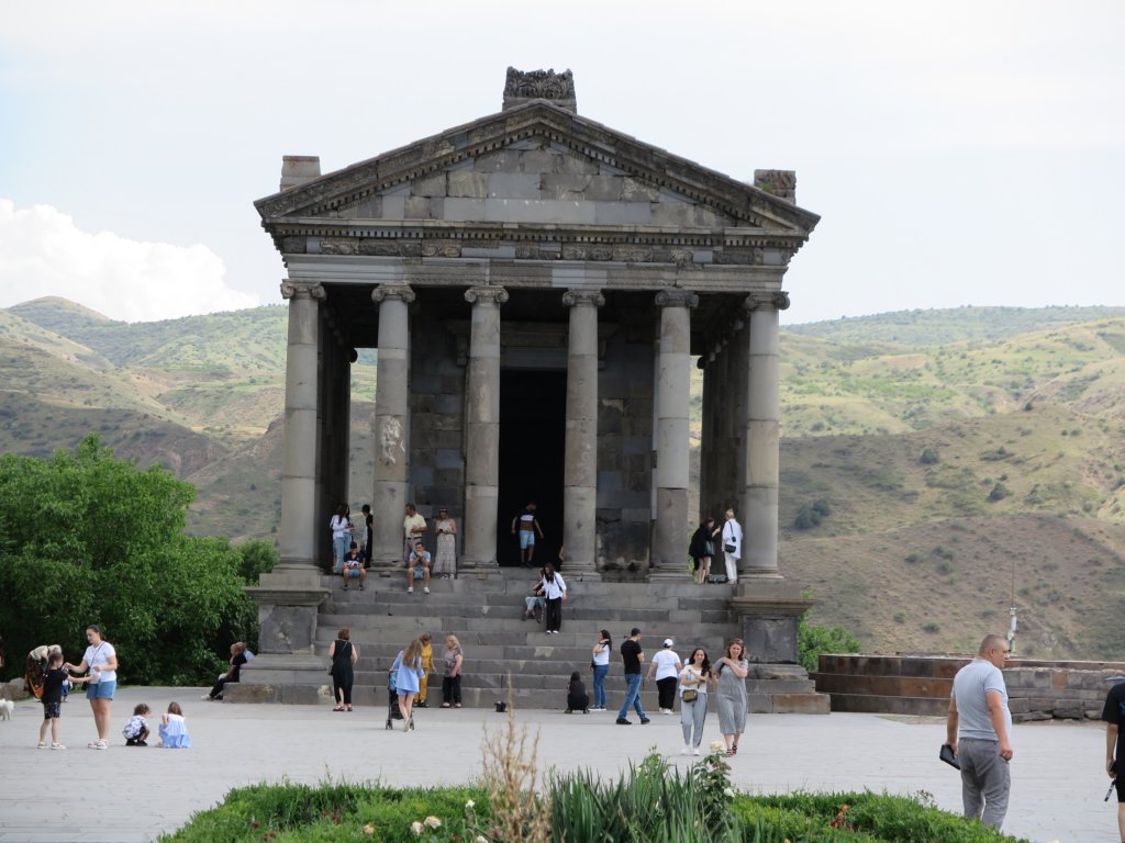 pagantempleofgarni2.jpg