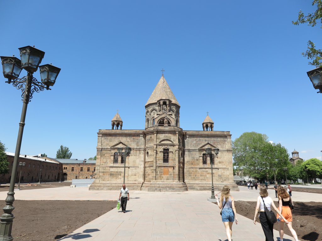 etchmiadzin6.jpg