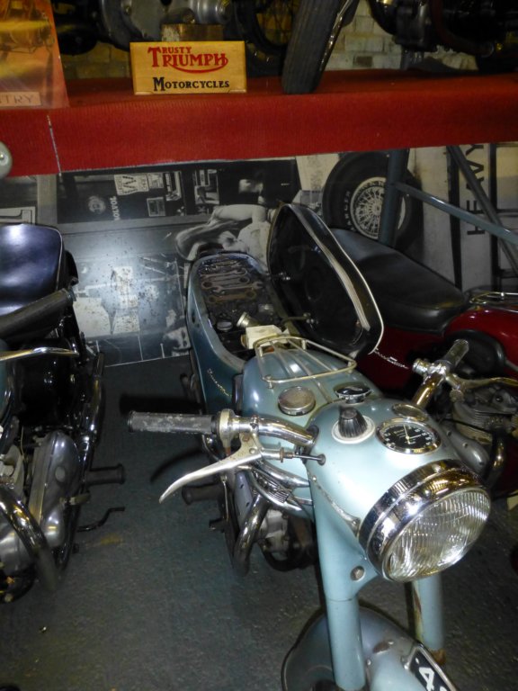 londonmotorcyclemuseumtriumph5.jpg