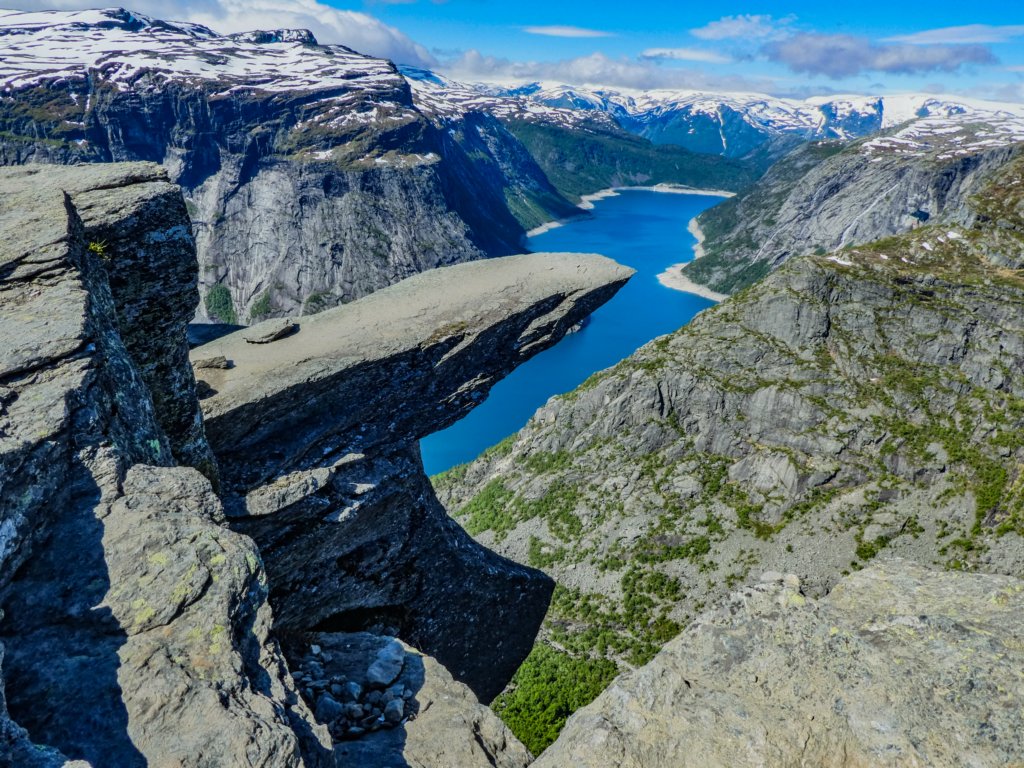 trolltunga45.jpg