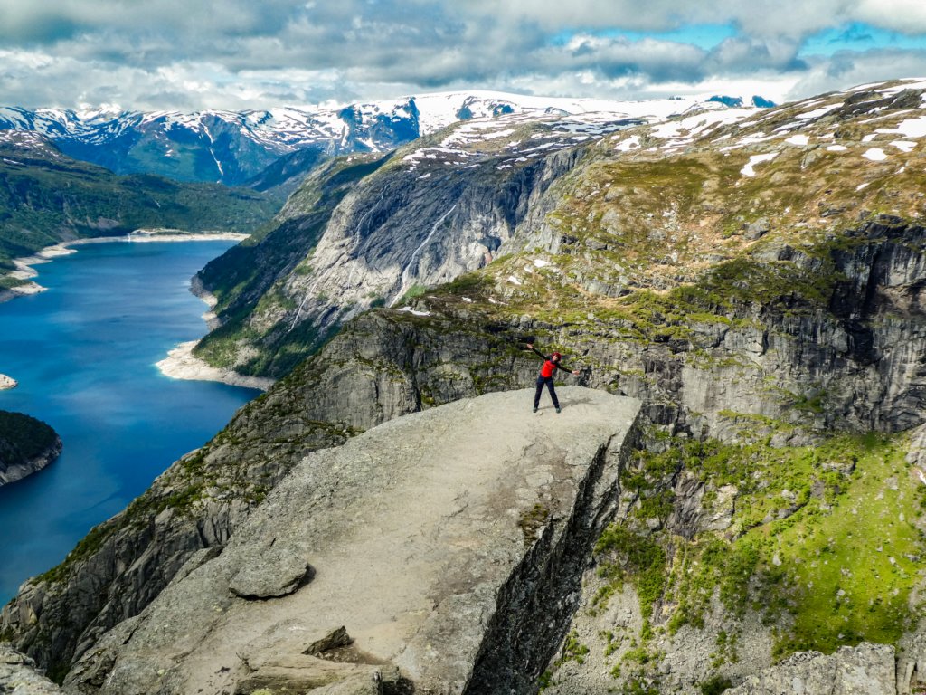 trolltunga60.jpg